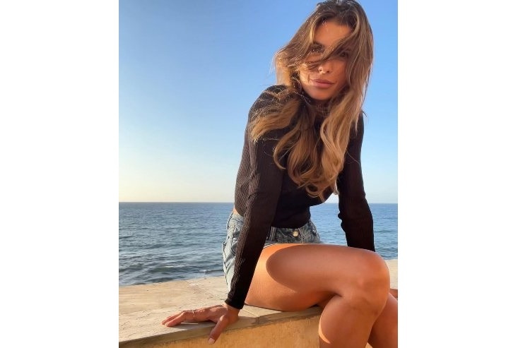 Elisabetta Canalis minigonna gambe