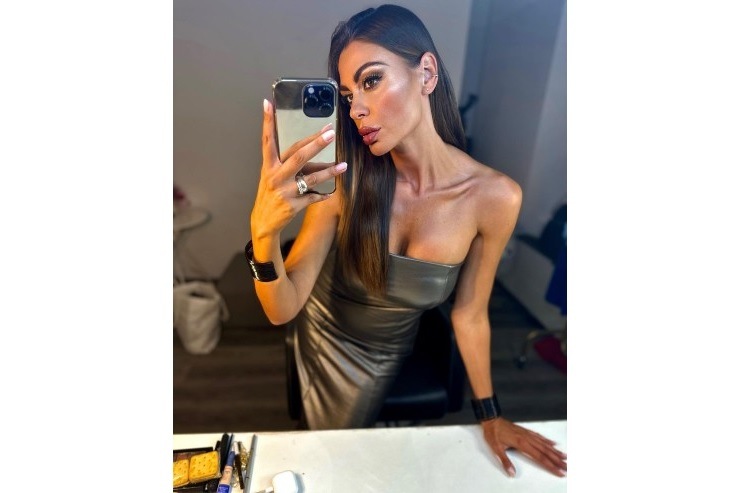 Jolanda De Rienzo selfie camerino scollatura