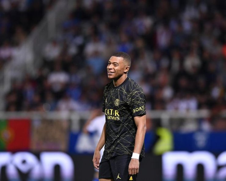 Kylian Mbappé bufera