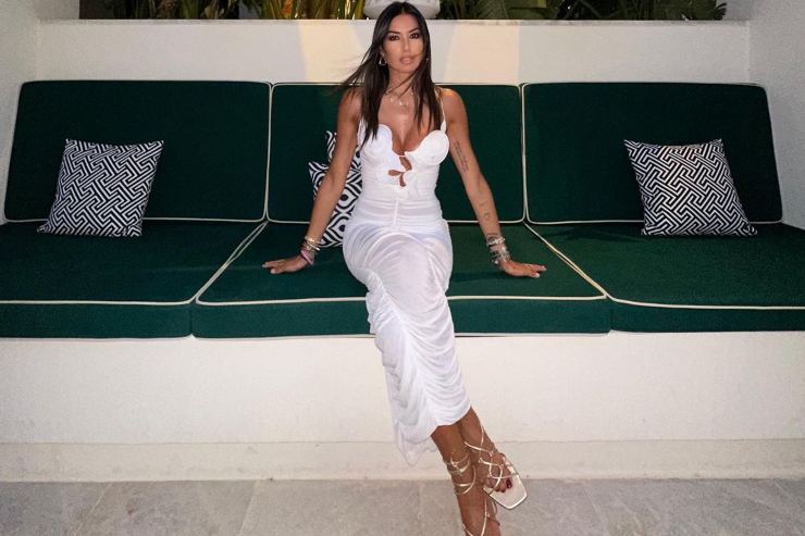 Elisabetta Gregoraci vacanze Sicilia abito scollato