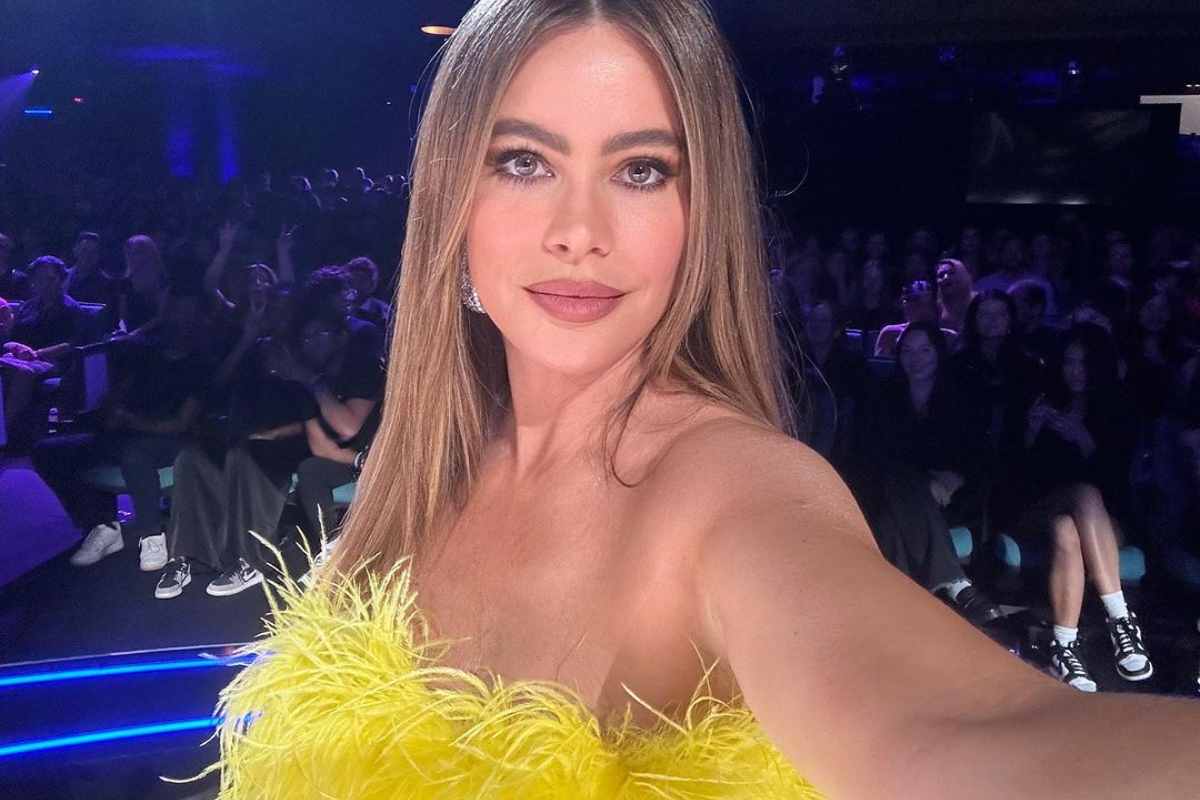 Sofia Vergara coperta piume