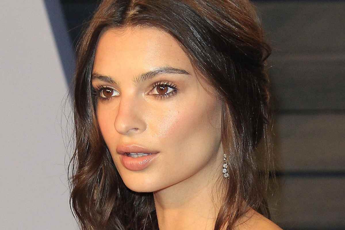 Emily Ratajkowski infiamma web