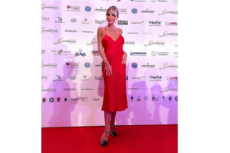 Giorgia Rossi abito rosso super scollatura