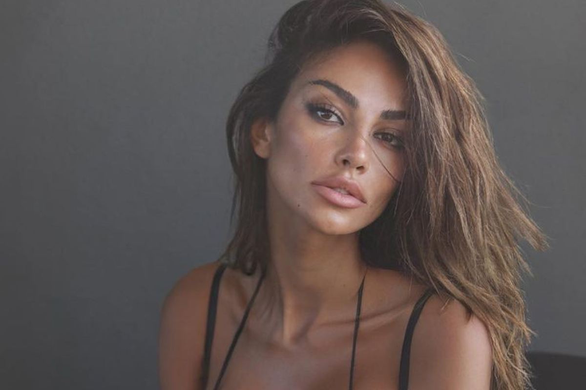 Madalina Ghenea sfilata intimo scollatura trasparenze