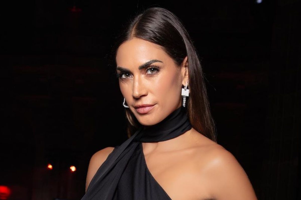Melissa Satta vestito spacco illegale gambe