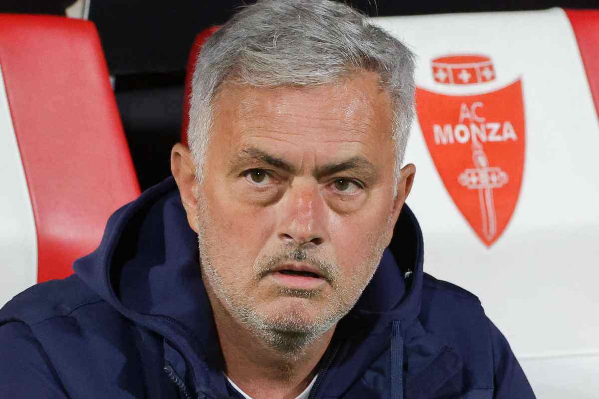 Asso di Roma Controcalcio Roma Mourinho