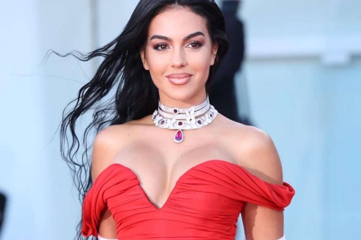 Georgina Rodriguez decollete hot