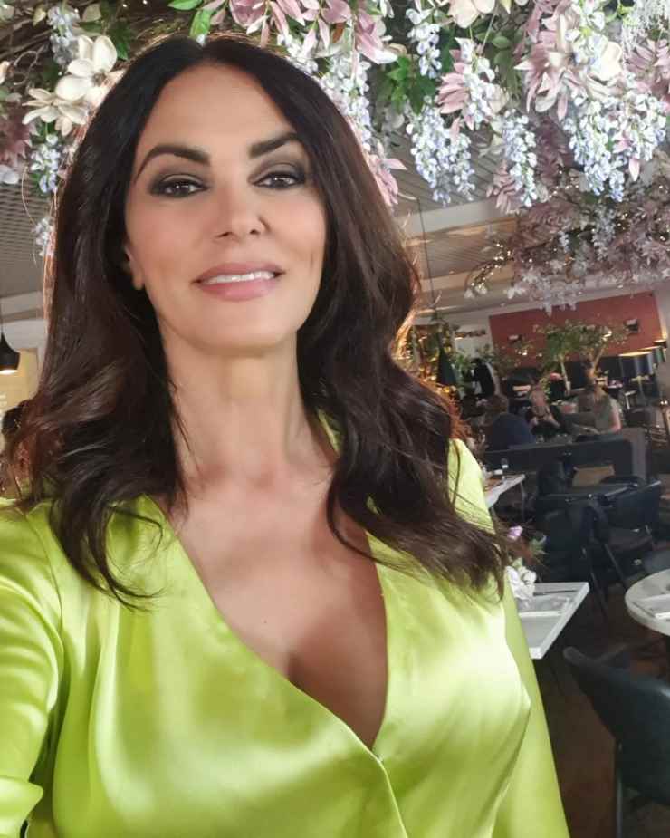 Maria Grazia Cucinotta lato A