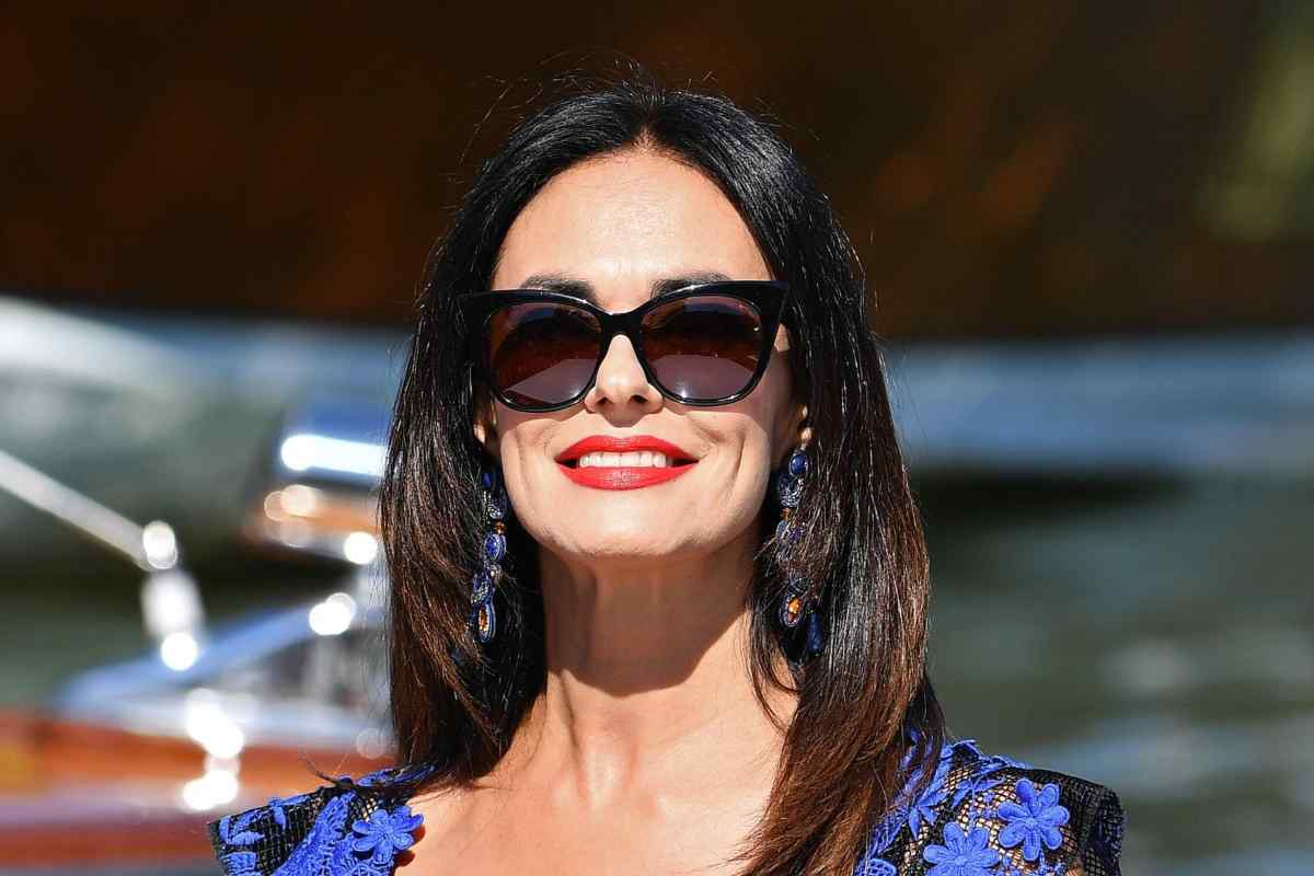 Maria Grazia Cucinotta decolleté