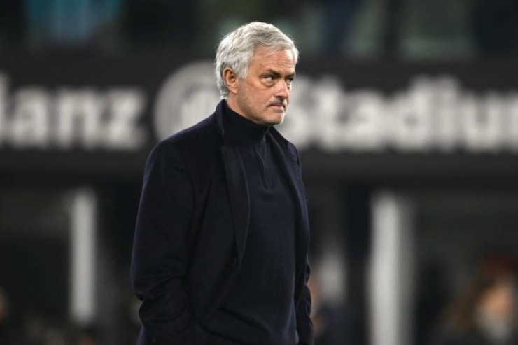 Mercato Roma, Mourinho può perdere un centravanti