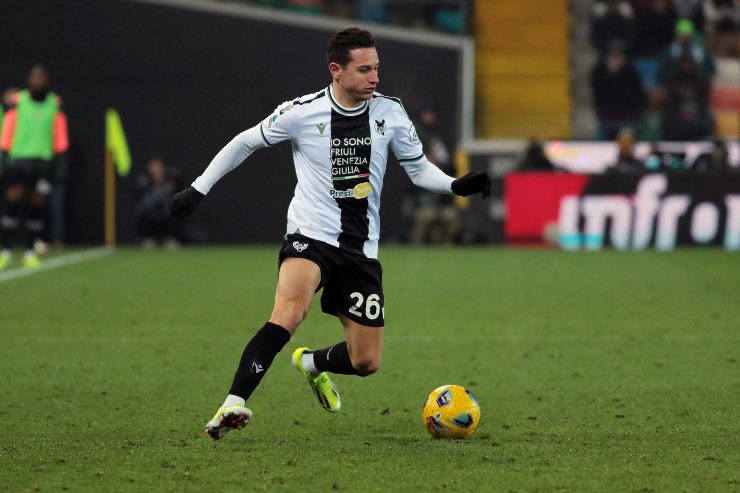 Thauvin, gesto folle contro la panchina 