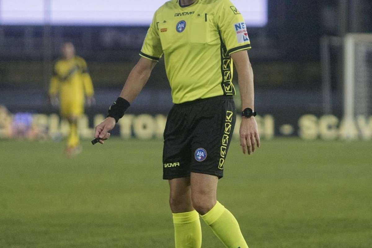 Calcio in lutto: addio al giovane arbitro