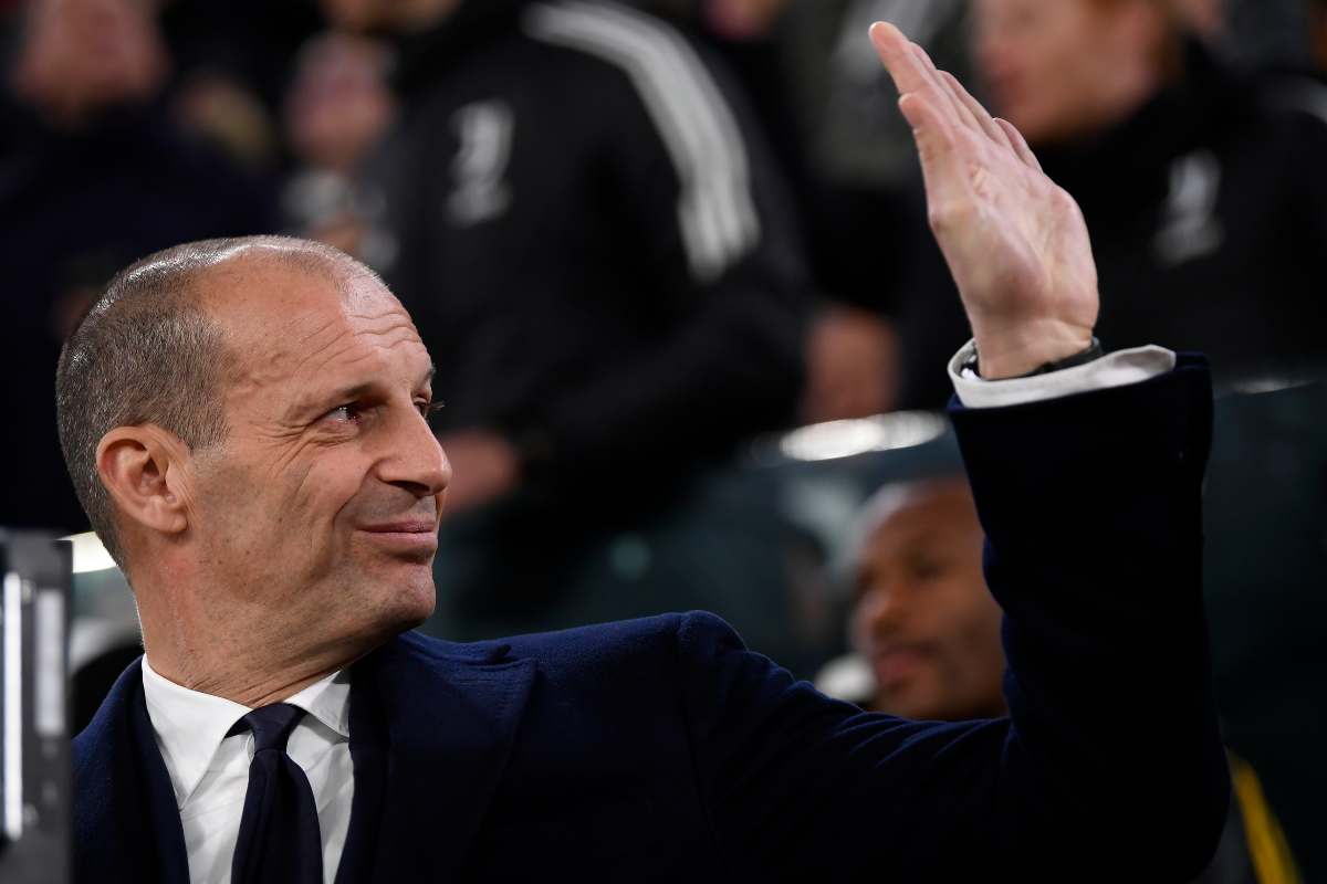 Juventus, Allegri cambia sistema