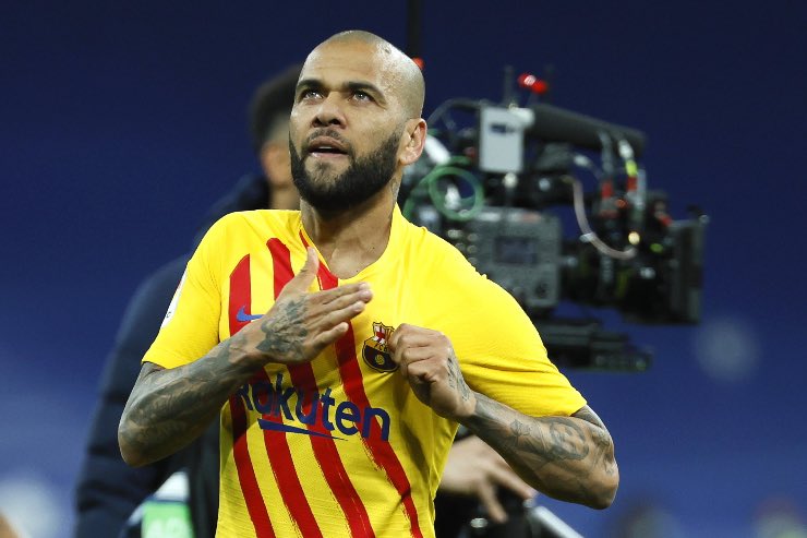 Dani Alves cancellato dal Barcellona