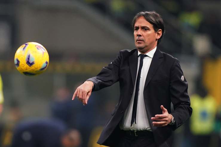 Inzaghi furioso con la squadra durante Roma-Inter