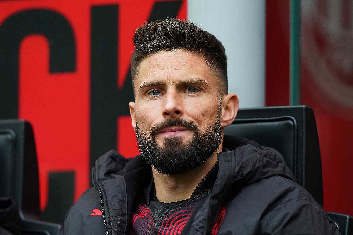 Giroud potrebbe lasciare in eredità a Zirkzee la maglia numero 9 del Milan