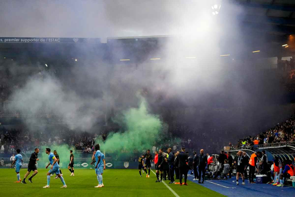 Caos tra tifosi e squadra