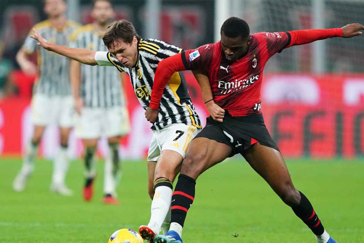 Chiesa al Milan e Kalulu Saelemakers alla Juve