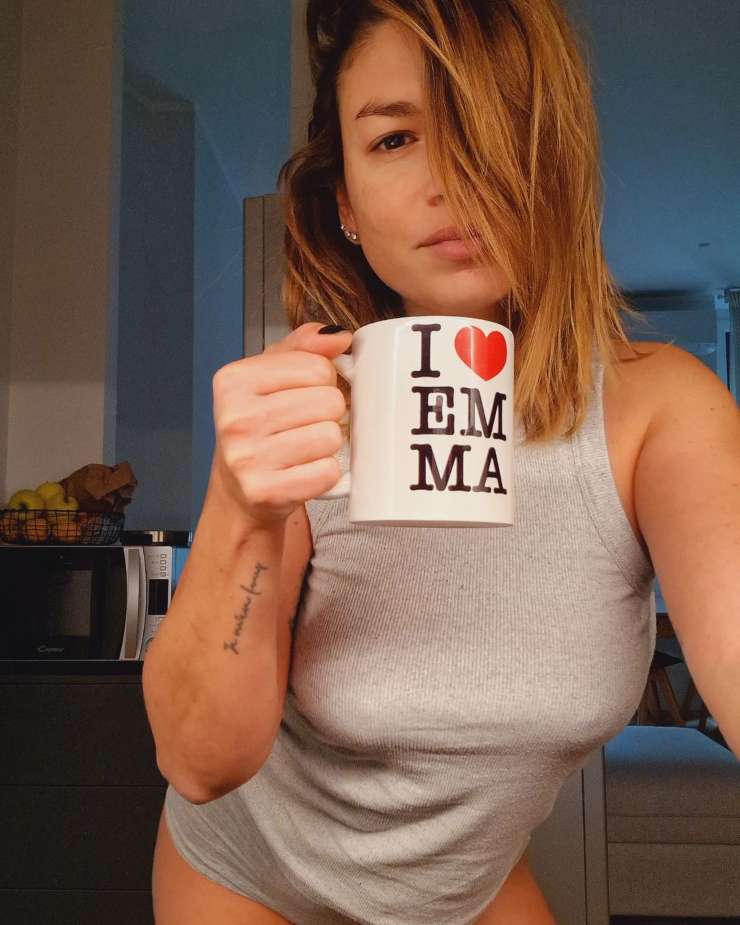 Emma Marrone colazione sexy