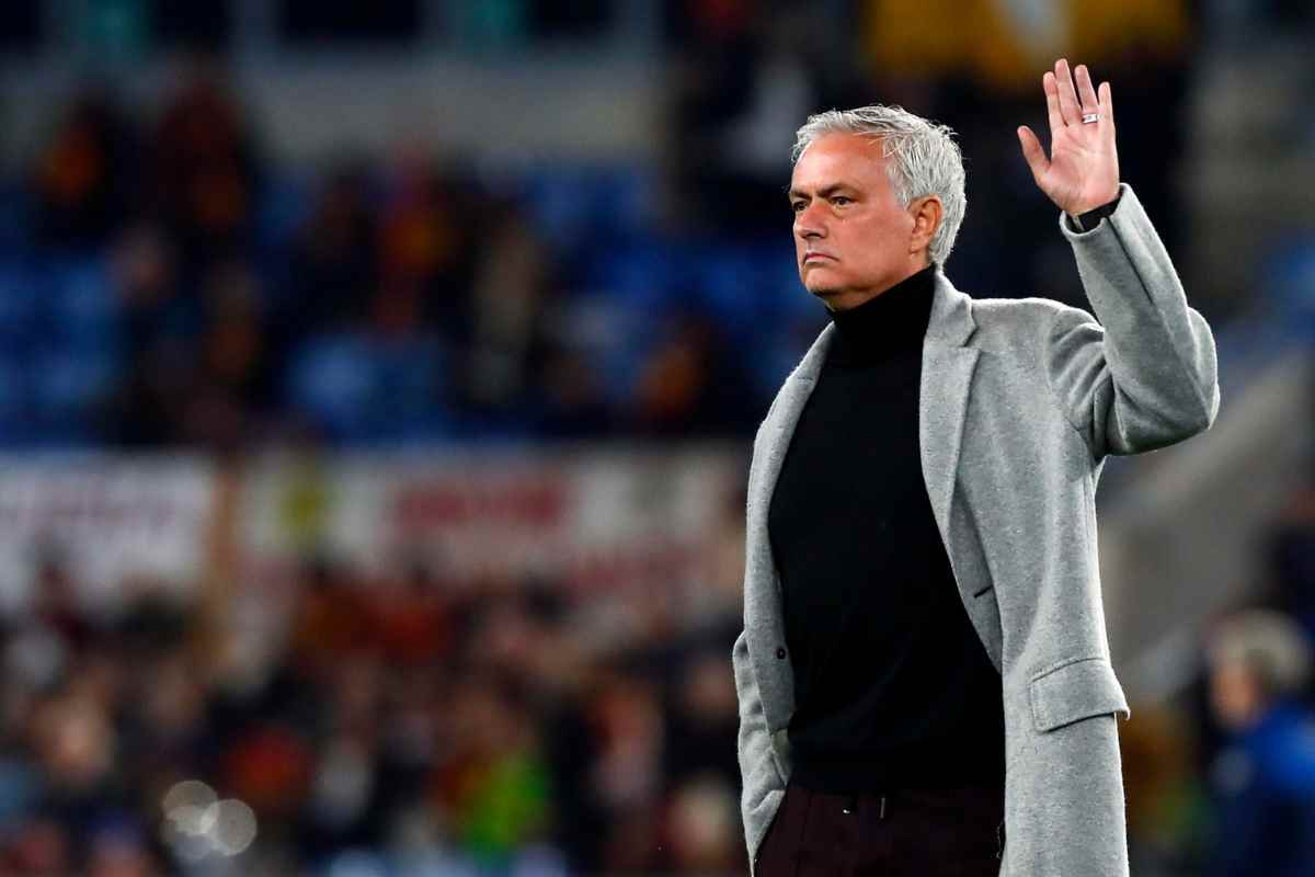 Mourinho torna alla Roma: tifosi scatenati