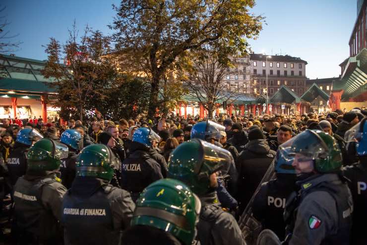 Eccellenza, polizia interviene per sedare violenza