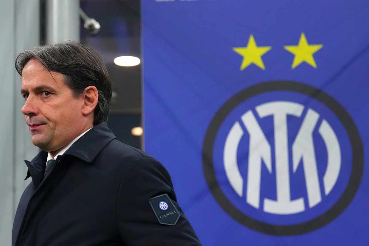 Inzaghi con lo stemma dell'Inter