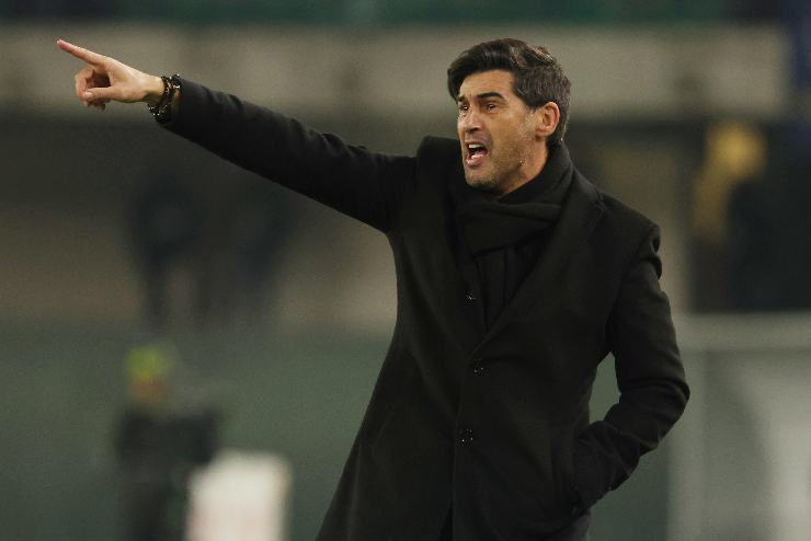 Paulo Fonseca dà indicazioni dalla panchina