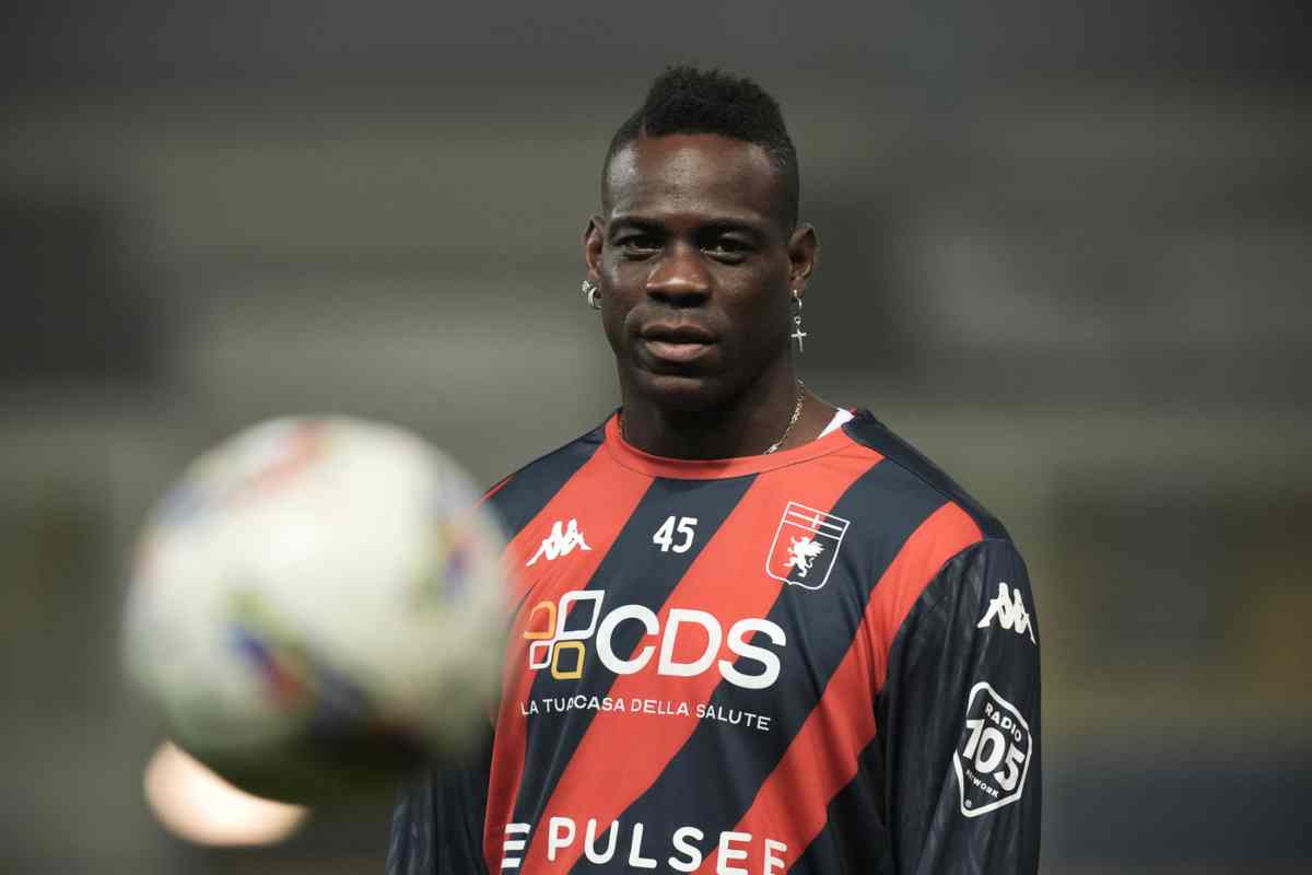 Balotelli in campo con il Genoa