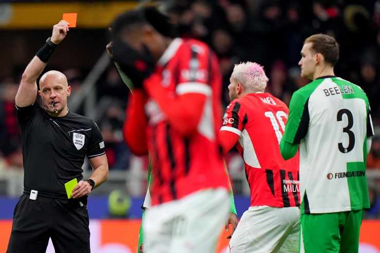 Il rosso a Theo Hernandez