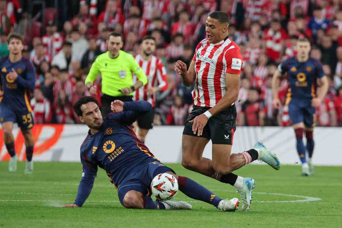 Mats Hummels in scivolata in Athletic Bilbao-Roma